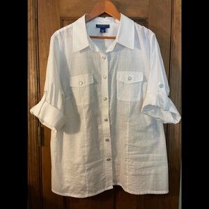 Karen Scott. Women’s button down shirt